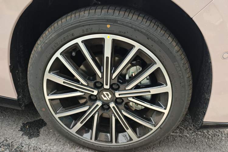 Used Leapmotor B01 2025 650 Enjoyment Edition Right Front Wheel Hub