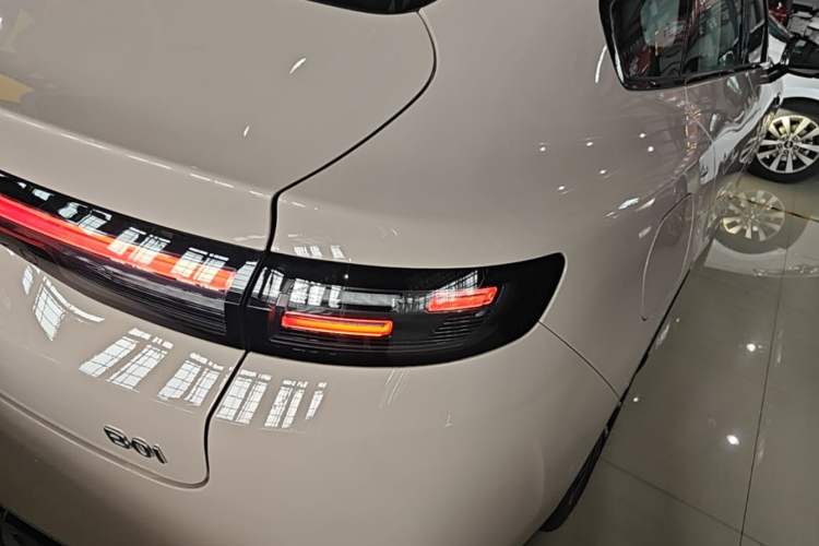 Used Leapmotor B01 2025 550 LiDAR Edition Right Rear Taillight