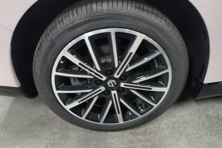 Used Leapmotor B01 2025 650 LiDAR Edition Right Rear Wheel Hub