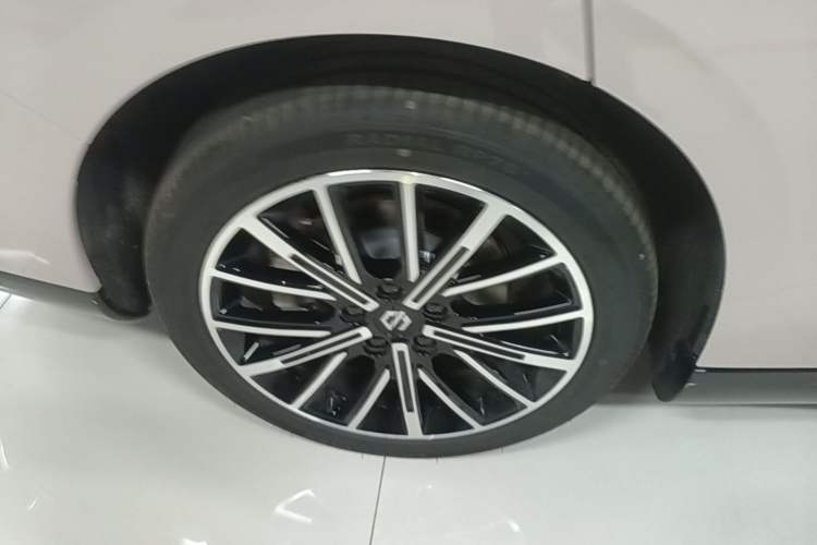 Used Leapmotor B01 2025 650 LiDAR Edition Right Rear Wheel Hub