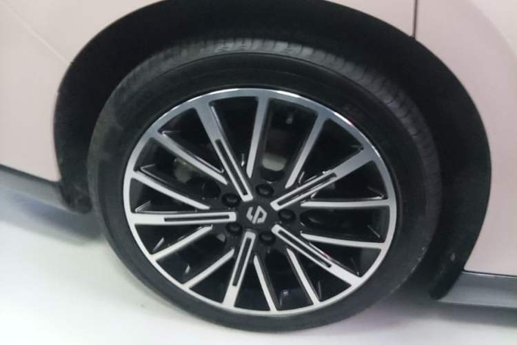 Used Leapmotor B01 2025 550 LiDAR Edition Right Rear Wheel Hub