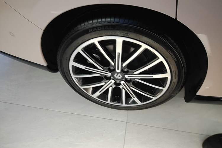 Used Leapmotor B01 2025 550 LiDAR Edition Right Rear Wheel Hub