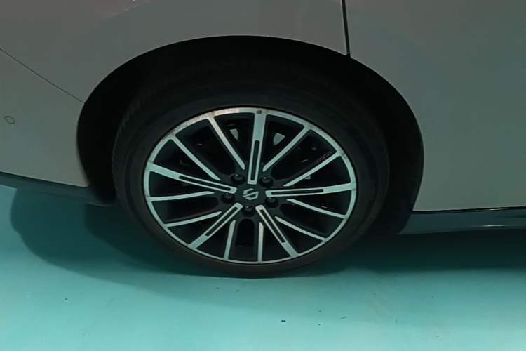 Used Leapmotor B01 2025 650 Enjoyment Edition Right Rear Wheel Hub