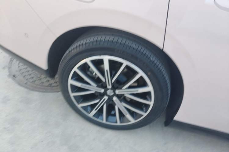 Used Leapmotor B01 2025 650 LiDAR Edition Right Rear Wheel Hub