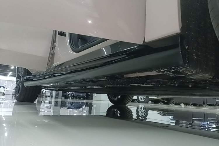 Used Leapmotor B01 2025 650 LiDAR Edition Right Side Sill