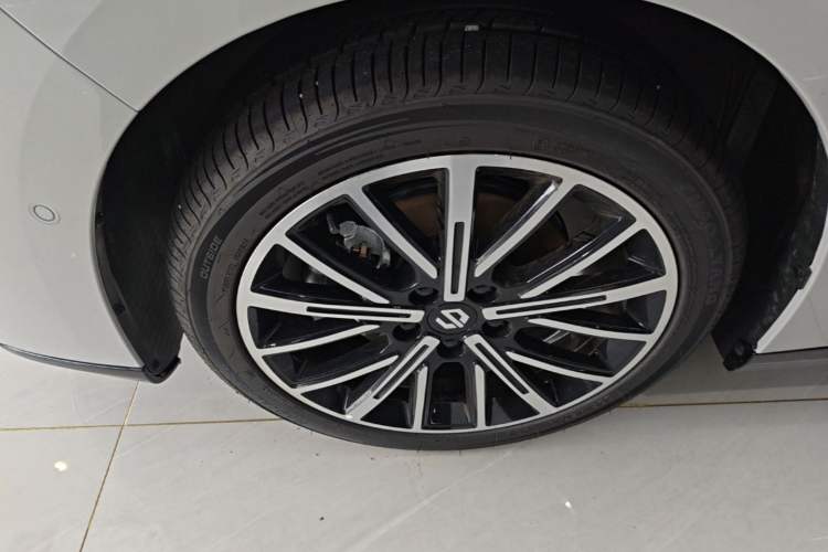 Used Leapmotor B01 2025 650 Enjoyment Edition Left Front Wheel Hub