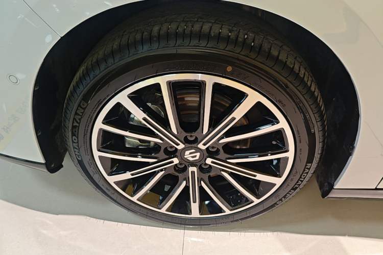 Used Leapmotor B01 2025 650 Enjoyment Edition Left Front Wheel Hub