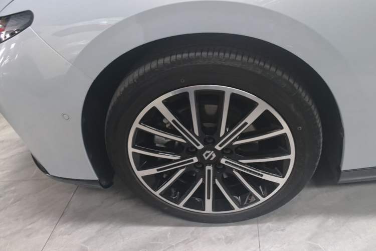 Used Leapmotor B01 2025 550 LiDAR Edition Left Front Wheel Hub