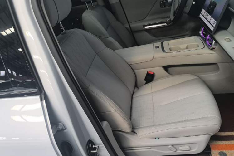 Used Leapmotor B01 2025 550 LiDAR Edition Right Front Seat