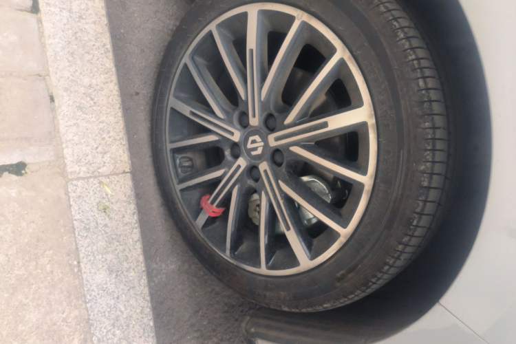 Used Leapmotor B01 2025 550 Comfort Edition Right Front Wheel Hub