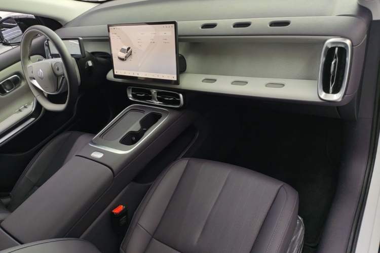 Used Leapmotor B01 2025 550 Comfort Edition Center Console