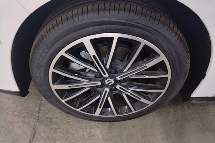 Used Leapmotor B01 2025 550 Comfort Edition Left Front Wheel Hub