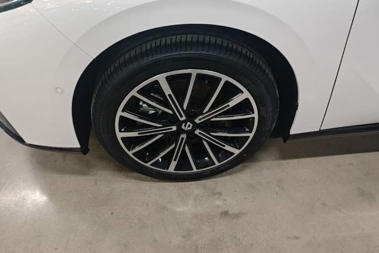 Used Leapmotor B01 2025 550 Comfort Edition Left Front Wheel Hub