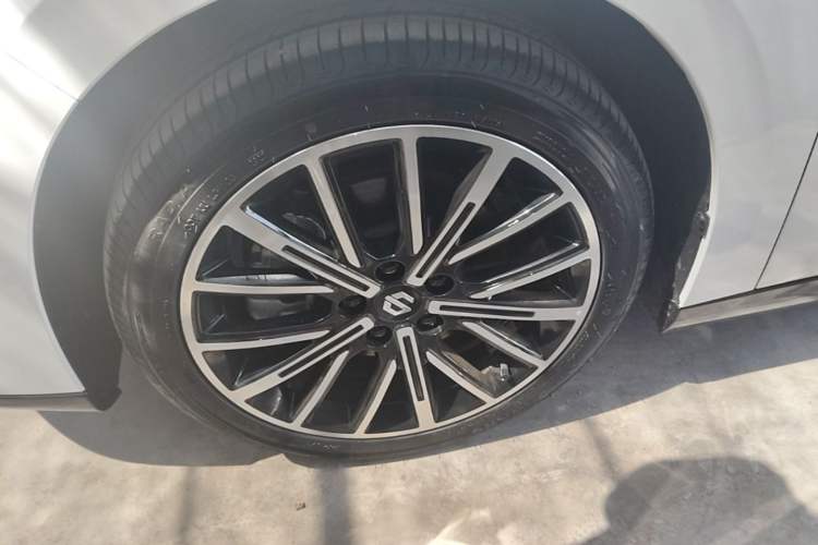 Used Leapmotor B01 2025 550 Smart Drive Edition Left Front Wheel Hub