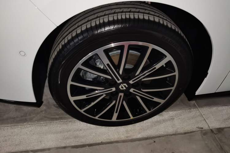 Used Leapmotor B01 2025 550 Comfort Edition Left Front Wheel Hub
