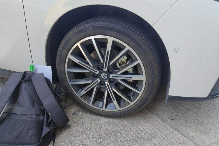 Used Leapmotor B01 2025 650 Enjoyment Edition Right Front Wheel Hub