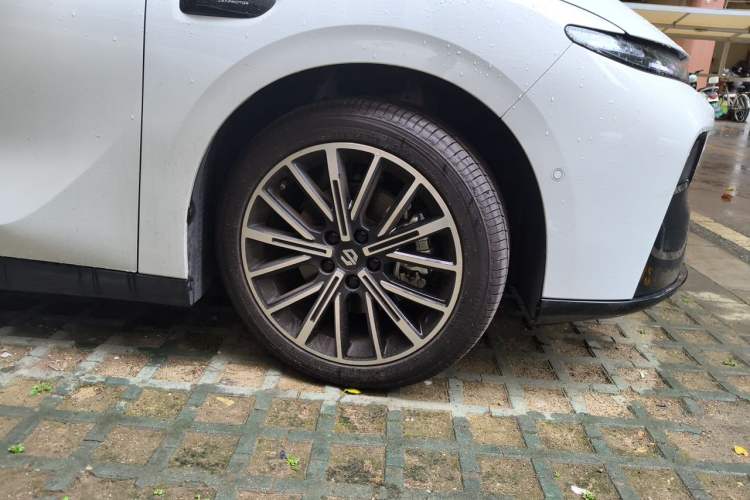 Used Leapmotor B01 2025 550 Smart Drive Edition Right Front Wheel Hub