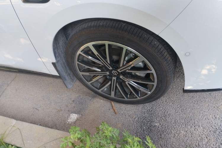 Used Leapmotor B01 2025 550 Smart Drive Edition Right Front Wheel Hub