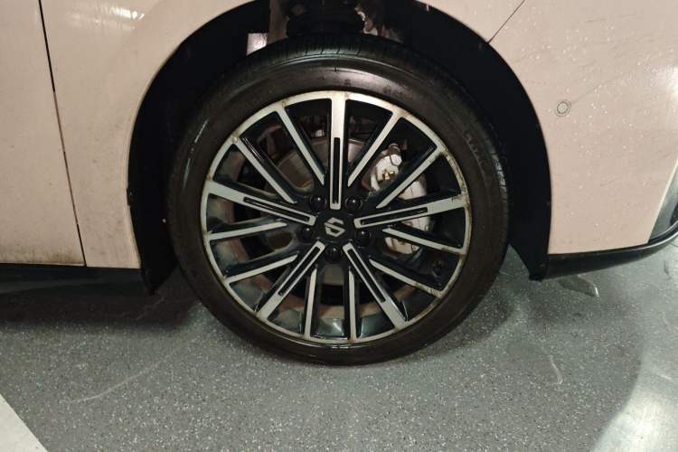 Used Leapmotor B01 2025 550 LiDAR Edition Right Front Wheel Hub