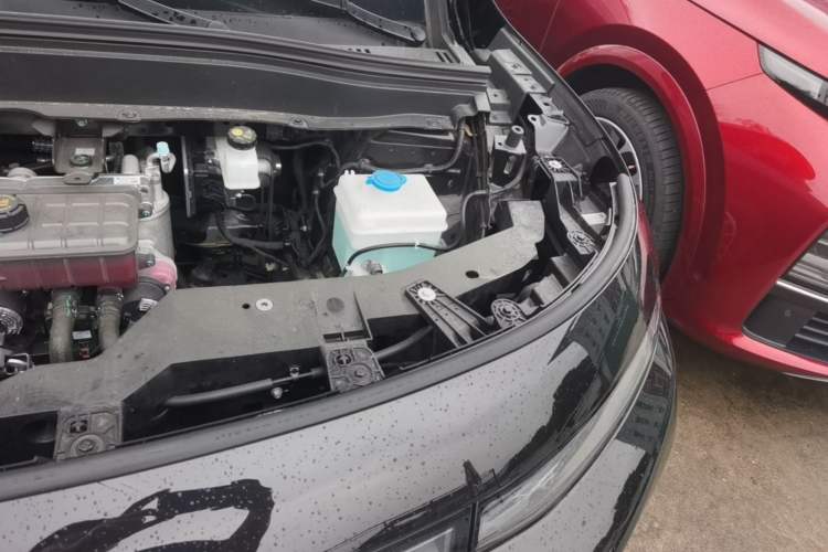 Used Leapmotor B10 2025 510 LiDAR Version Engine Bay Left