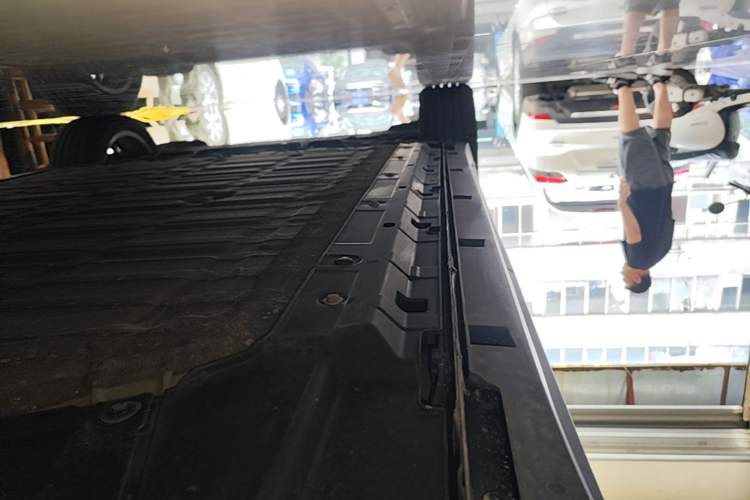 Used Leapmotor B10 2025 510 Joyful Edition Left Side Sill