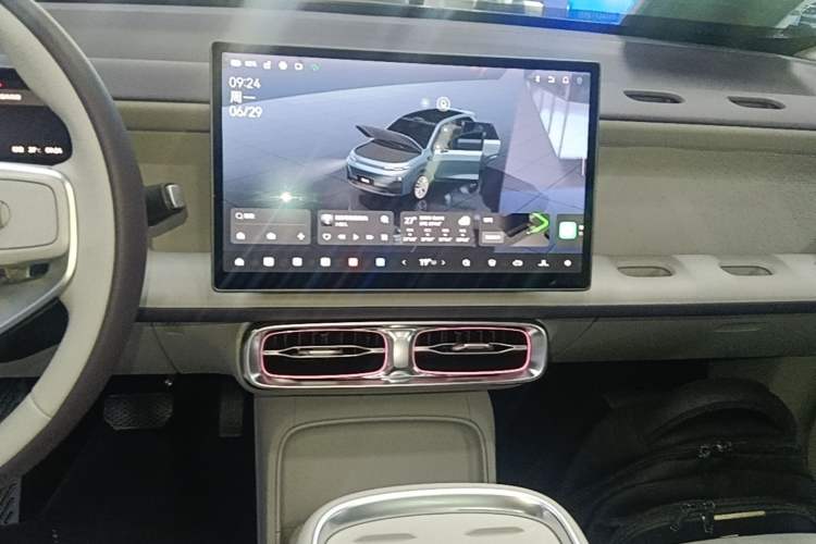 Used Leapmotor B10 2025 510 LiDAR Version Audio And AC Panel