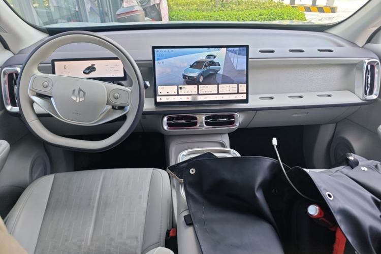 Used Leapmotor B10 2025 510 LiDAR Version Center Console