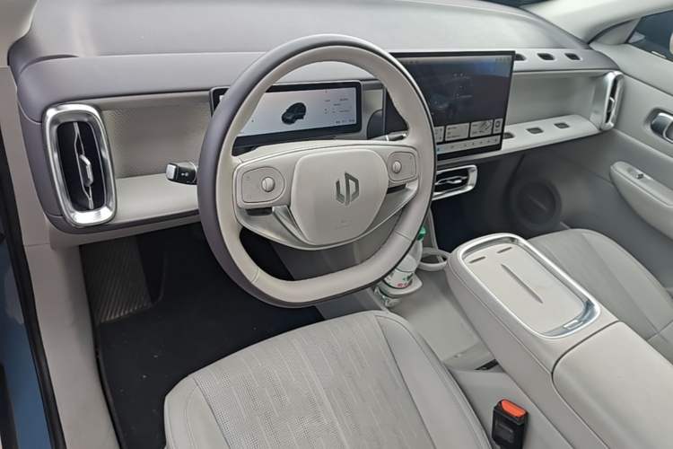 Used Leapmotor B10 2025 510 LiDAR Version Center Console