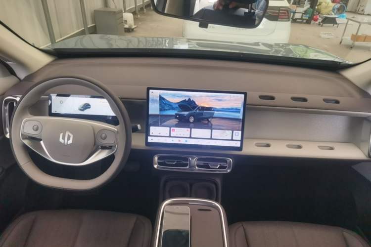 Used Leapmotor B10 2025 510 LiDAR Version Center Console
