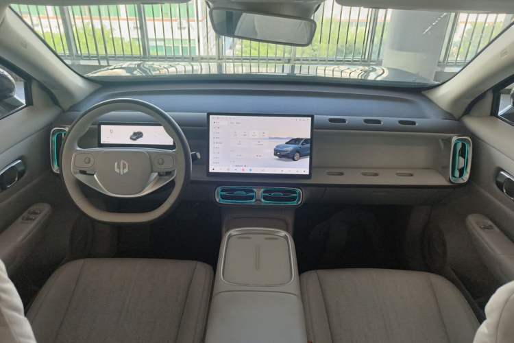 Used Leapmotor B10 2025 510 LiDAR Version Center Console