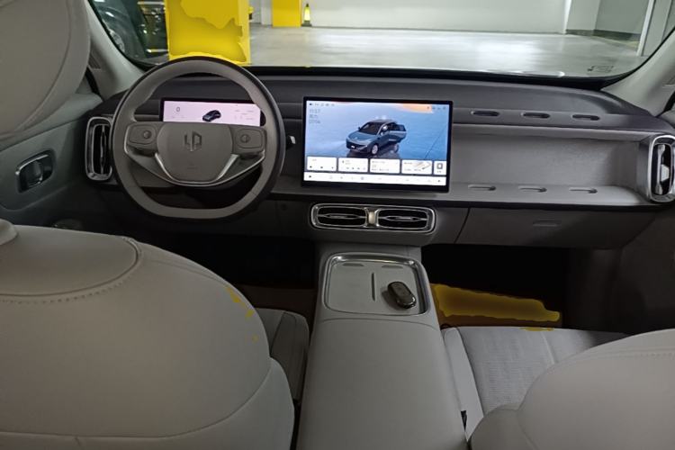 Used Leapmotor B10 2025 510 LiDAR Version Center Console