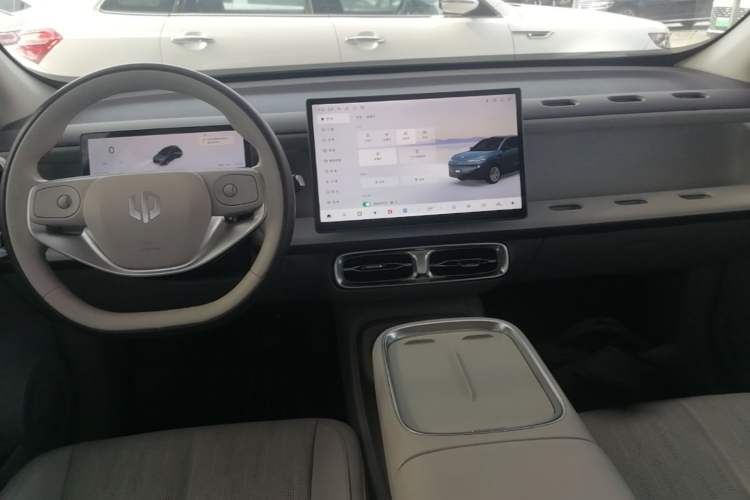Used Leapmotor B10 2025 510 LiDAR Version Center Console