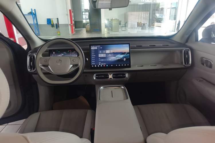 Used Leapmotor B10 2025 510 LiDAR Version Center Console