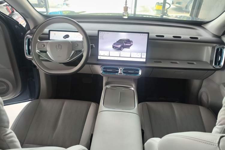 Used Leapmotor B10 2025 510 LiDAR Version Center Console