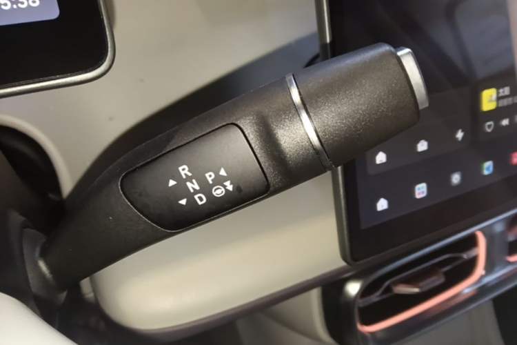 Used Leapmotor B10 2025 510 LiDAR Version Gear Lever