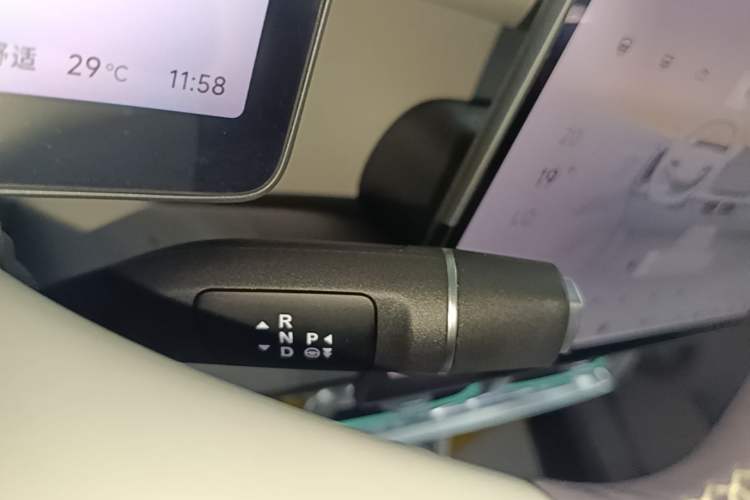 Used Leapmotor B10 2025 510 LiDAR Version Gear Lever