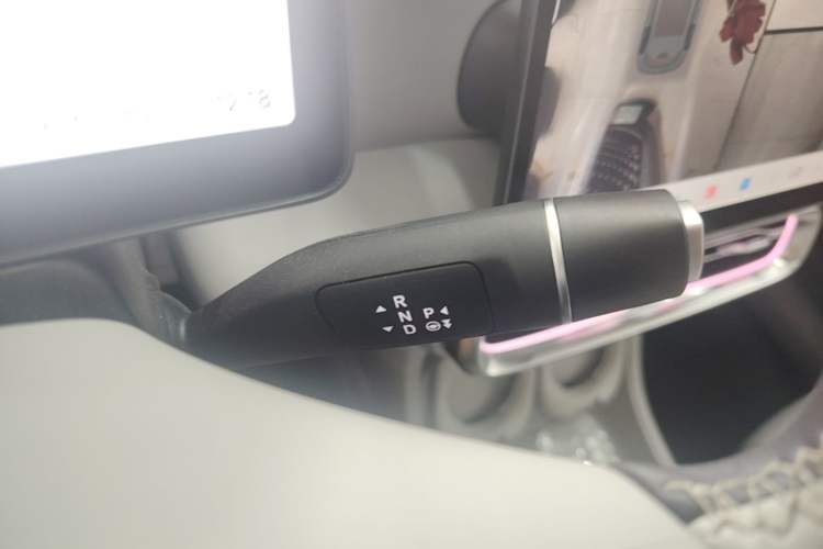 Used Leapmotor B10 2025 510 LiDAR Version Gear Lever