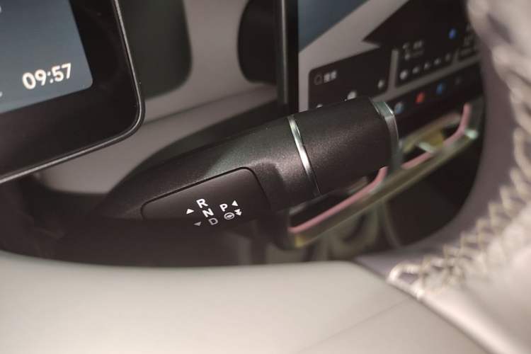 Used Leapmotor B10 2025 510 LiDAR Version Gear Lever