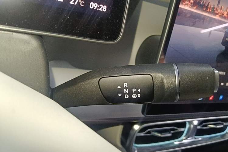 Used Leapmotor B10 2025 510 LiDAR Version Gear Lever