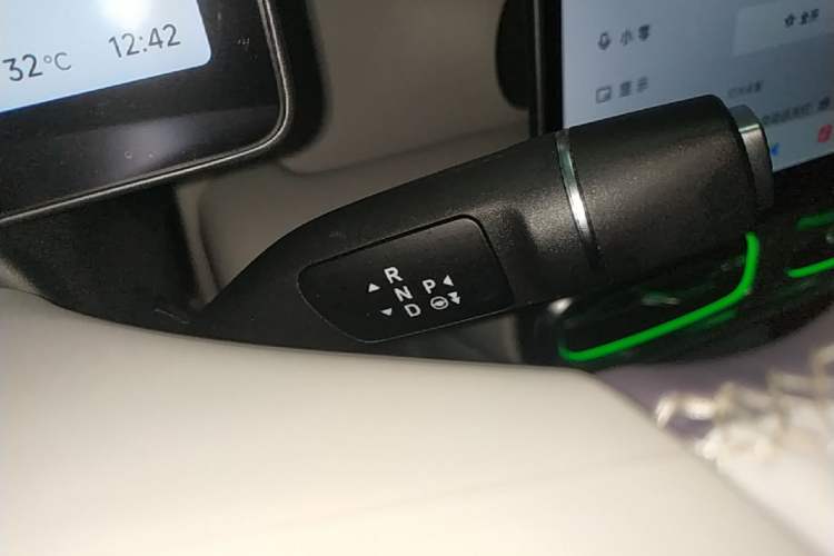 Used Leapmotor B10 2025 510 LiDAR Version Gear Lever