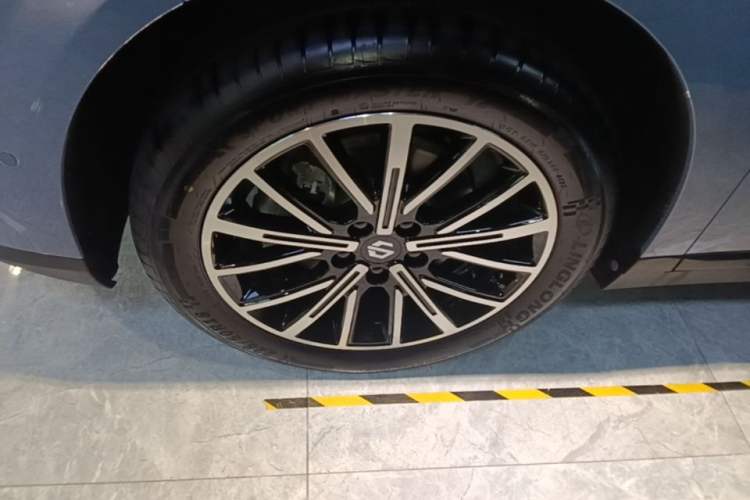 Used Leapmotor B10 2025 510 LiDAR Version Left Front Wheel Hub
