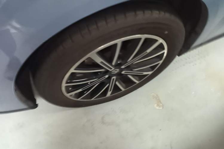 Used Leapmotor B10 2025 510 LiDAR Version Left Front Wheel Hub