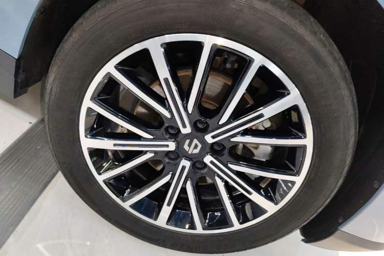Used Leapmotor B10 2025 510 LiDAR Version Left Front Wheel Hub