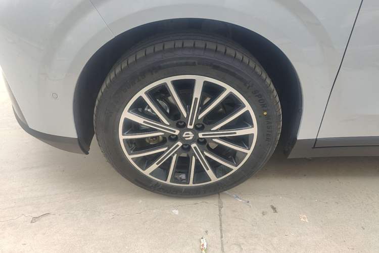 Used Leapmotor B10 2025 510 Joyful Edition Left Front Wheel Hub