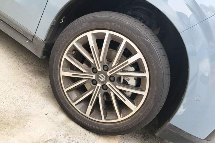 Used Leapmotor B10 2025 510 LiDAR Version Right Front Wheel Hub