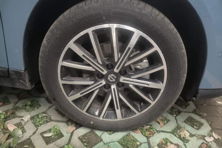 Used Leapmotor B10 2025 510 LiDAR Version Right Front Wheel Hub