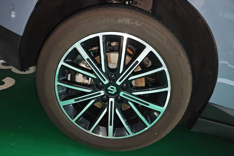 Used Leapmotor B10 2025 510 LiDAR Version Right Rear Wheel Hub
