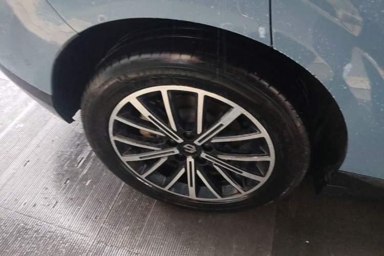 Used Leapmotor B10 2025 510 LiDAR Version Right Rear Wheel Hub