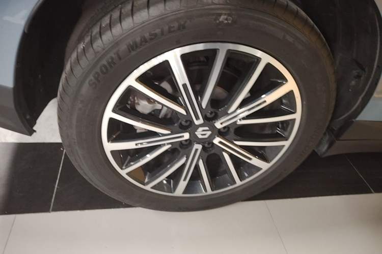 Used Leapmotor B10 2025 510 LiDAR Version Right Rear Wheel Hub