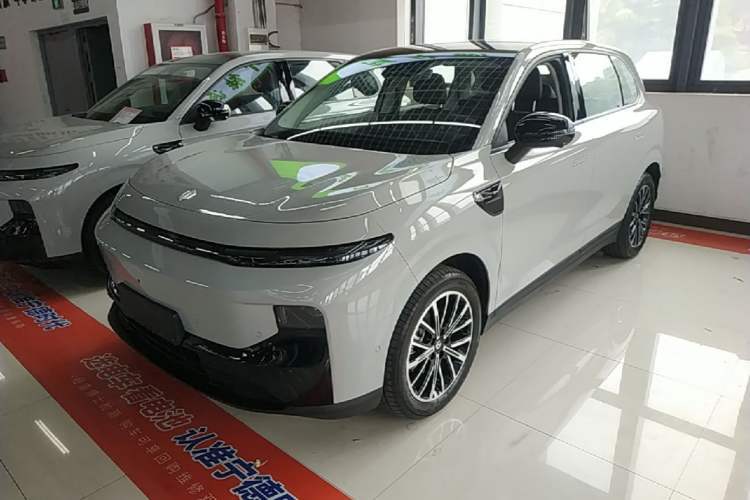Leapmotor B10 2025 510 Joyful Edition مستعملة Guazi used car, China used car export, Used car for sale, Used  cars, Cheapest cars for sale